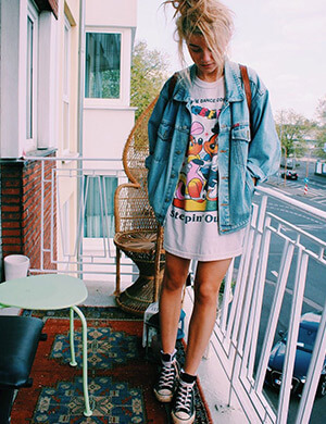 Stilul baggy se intoarce! 6 moduri in care sa porti tricouri oversized